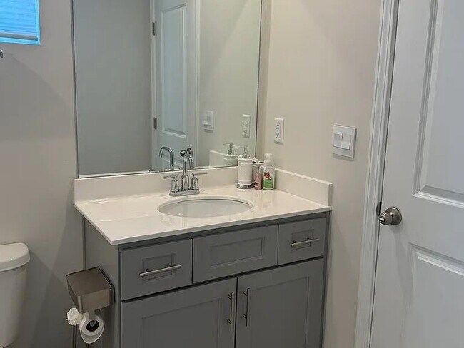 Building Photo - 1177 Sunny Lk Dr