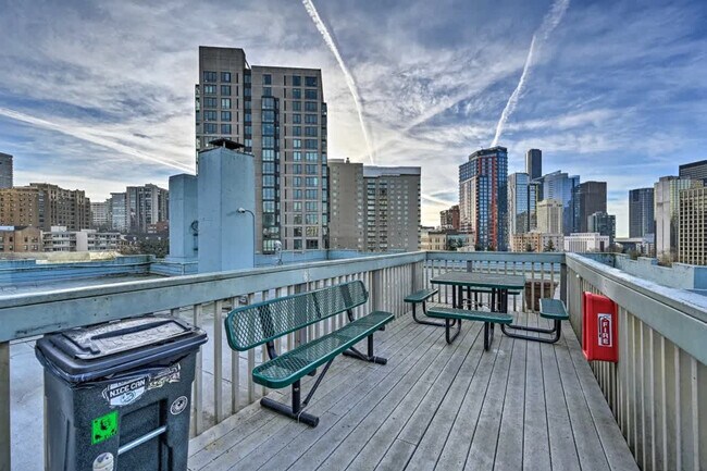 Building Photo - 1400 Hubbell Pl