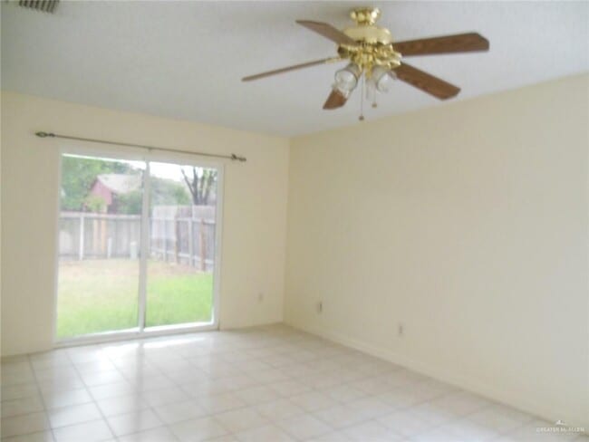 Building Photo - 16 Mynah Ave