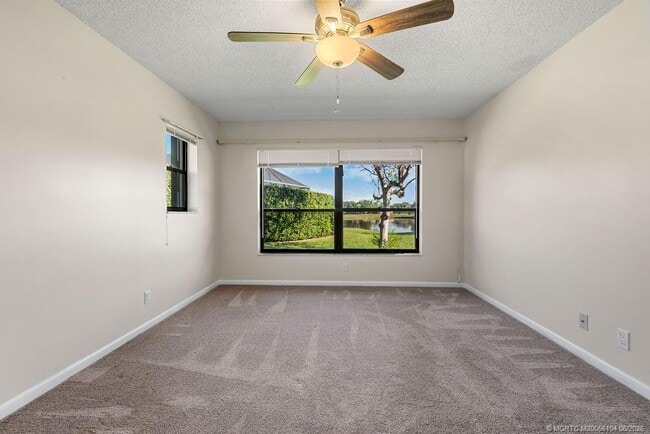Building Photo - 2386 SW Creekside Dr