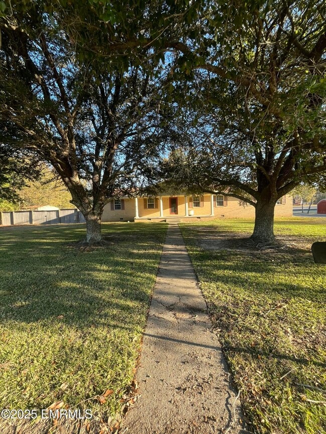 Building Photo - 607 Sookalena St