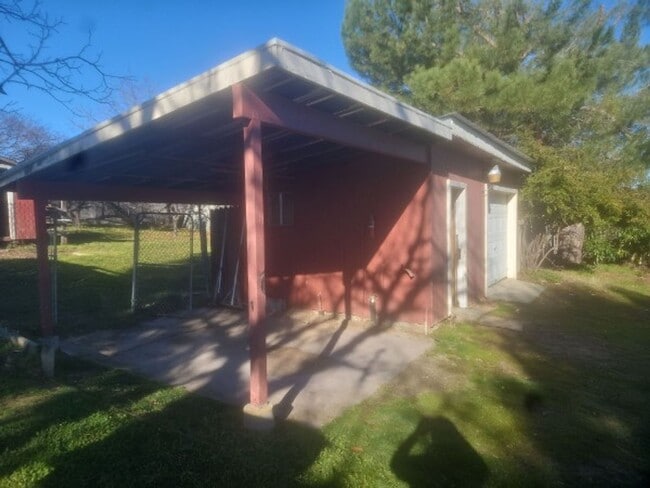 Building Photo - 520 Margot Ln