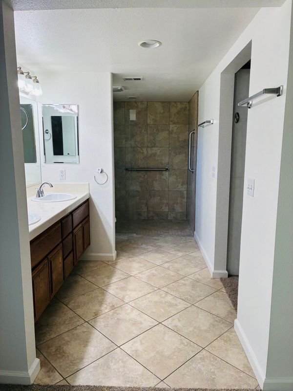 Building Photo - 45470 Clubhouse Dr