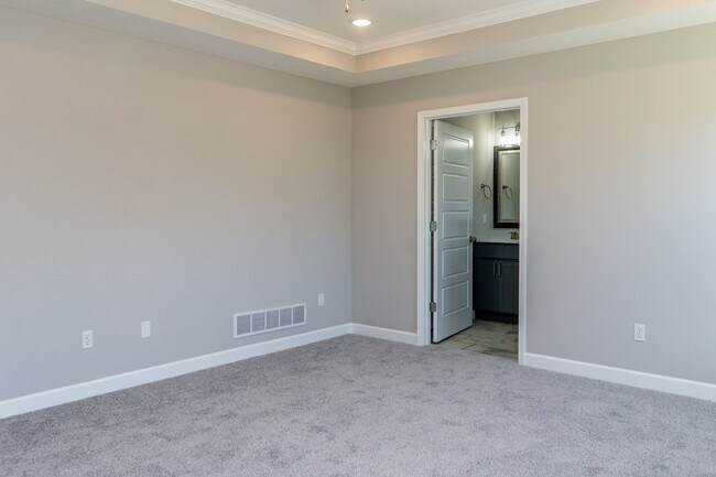 Building Photo - Lovely home for rent in established neigborhood