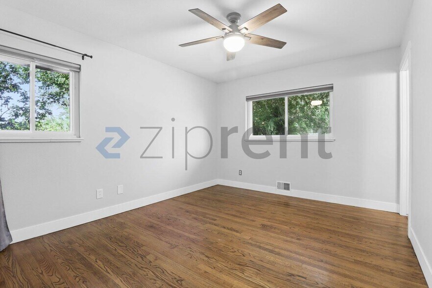 Building Photo - Unit