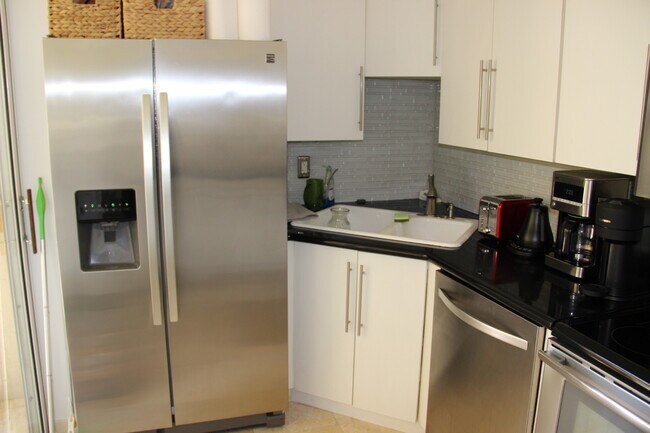 Building Photo - 1834 Brickell Ave