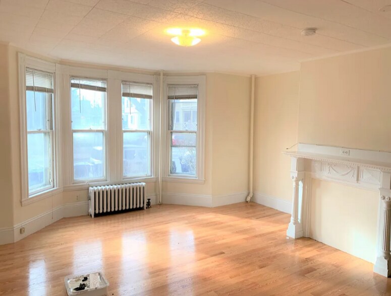 Building Photo - 381 Harvard St