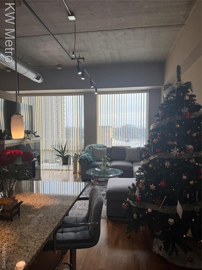 Building Photo - 350 N Main St