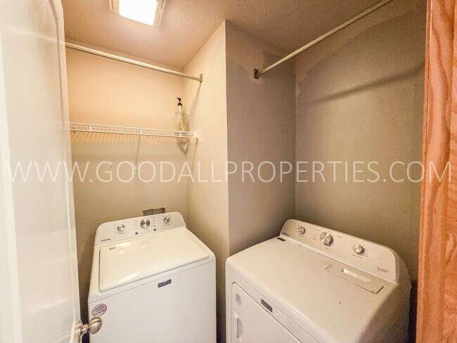 Building Photo - Beautiful 2 Bed, 2 Bath Townhome with 2-Car Garage in Ankeny!