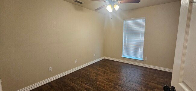 Building Photo - 2947 Cunningham Dr