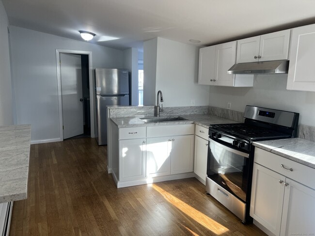 Building Photo - 140 Beach Ave