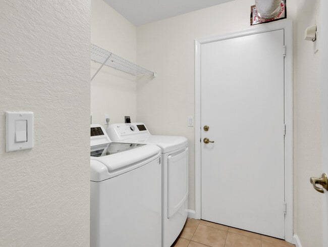 Building Photo - 6136 Sugar Loaf Ln