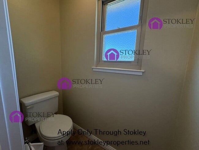 Building Photo - 323 Thistle Cir