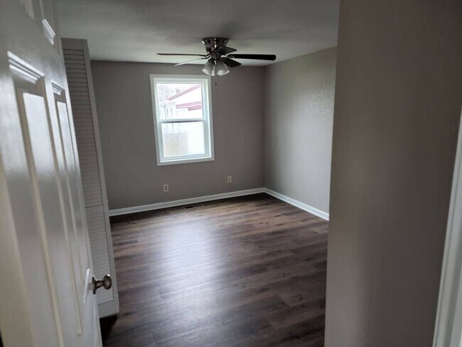 Building Photo - Maryville 37804 -3 bedroom, 2 bath - call Tom Parry 865-607-3649