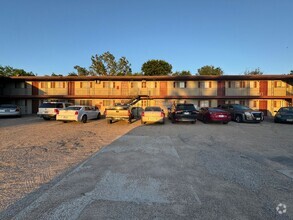 Building Photo - 302 Wolf St
