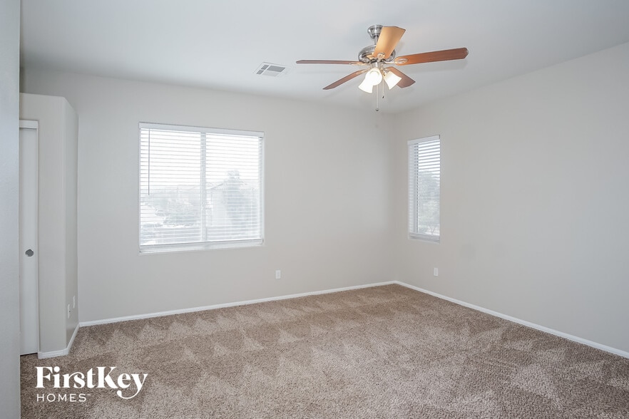 Building Photo - 667 Baffin Island Rd