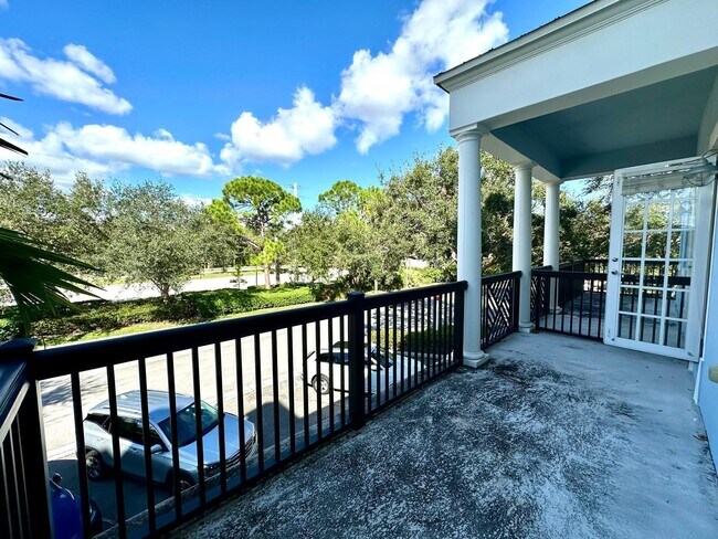 Building Photo - 425 Greenwich Cir