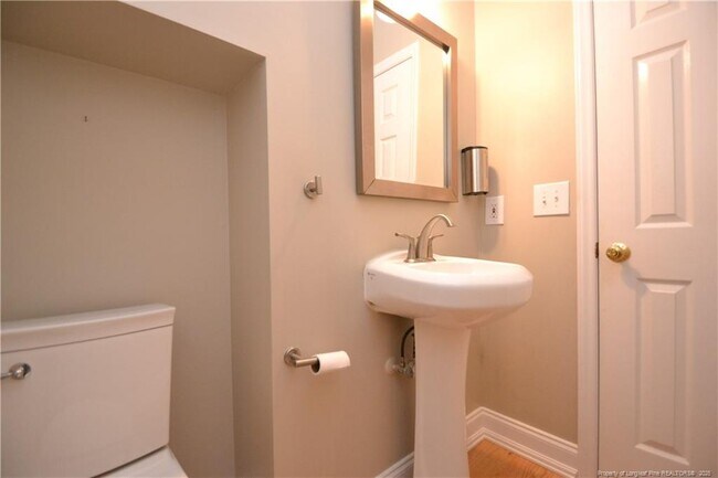 Building Photo - 6524 Englehardt Dr
