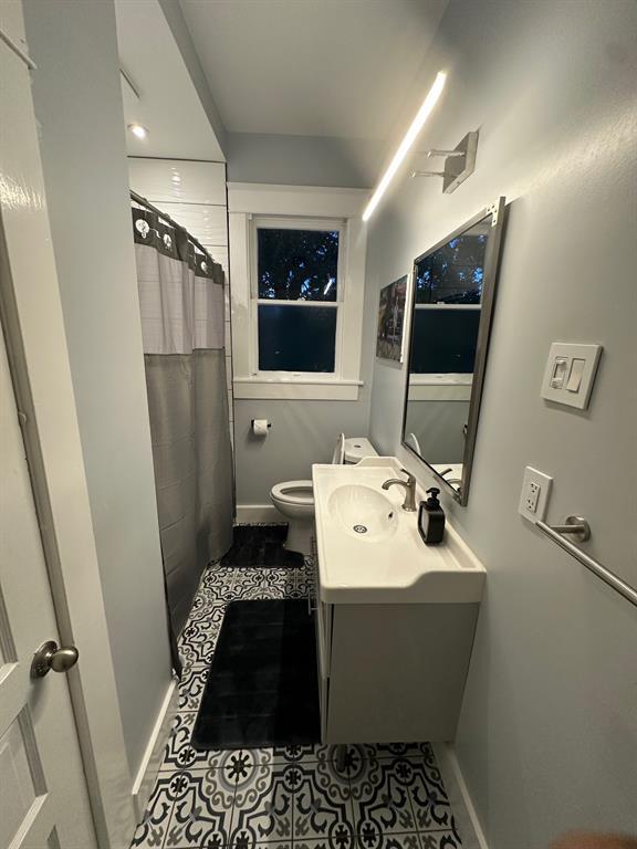 Building Photo - 3210 Hampton Rd