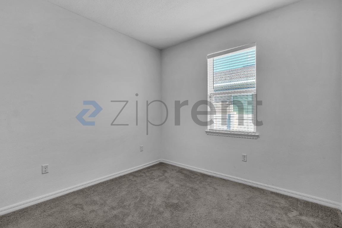 Building Photo - Unit