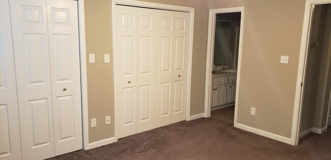 Building Photo - 4728 Brookwood Dr