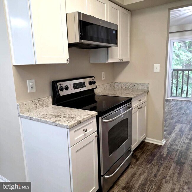 Building Photo - 17325 Sandy Knoll Dr