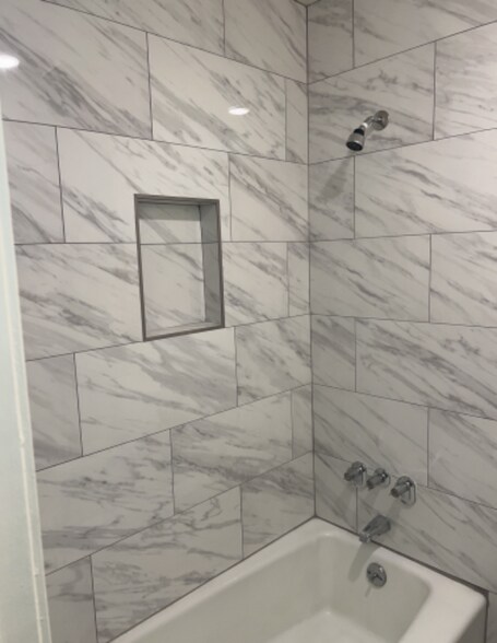 Building Photo - 2122 Acklen Ave