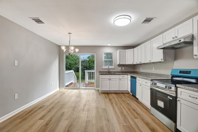 Building Photo - 908 Thomas Ave