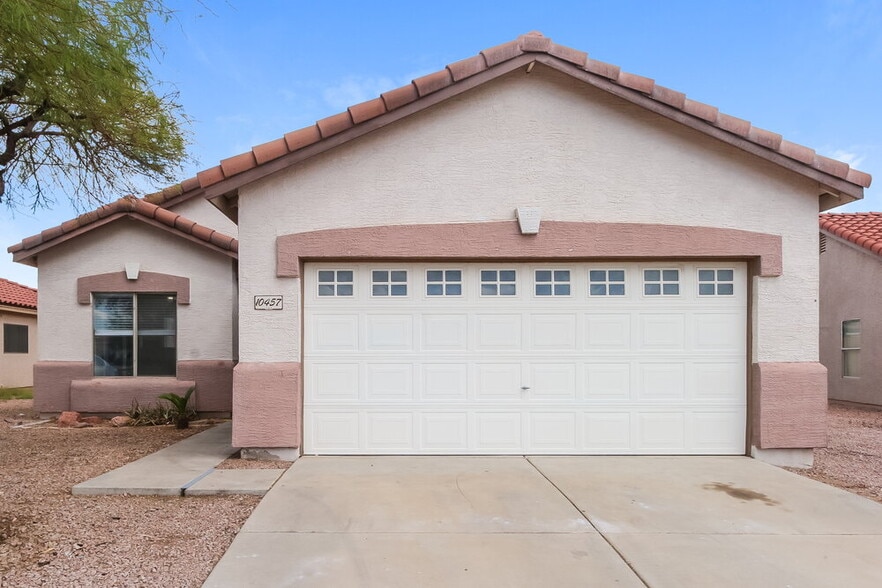 Primary Photo - 10457 E Birchwood Ave