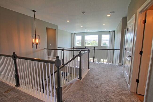 Building Photo - Luxury 5 bed for Rent in Blacktail at The ...