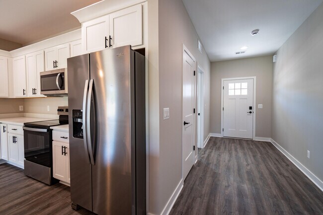 Building Photo - 8452 Oak Shade Cir