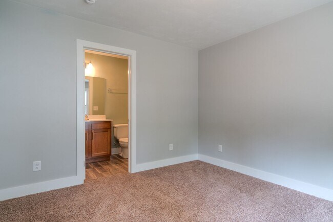 Building Photo - Private Bedroom in a Shared Two-Bedroom In Uptown Village