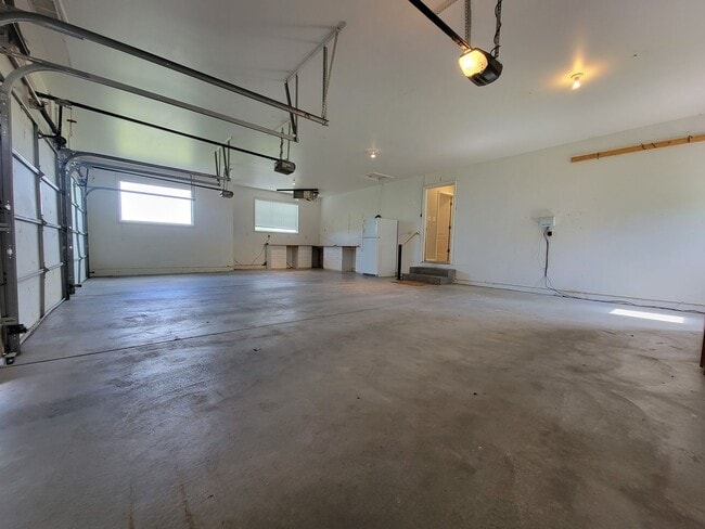 Building Photo - Beautiful, Custom Home in Comore Loma on 2 Acre Lot!  4 Beds, 3 Baths by Real Property Management