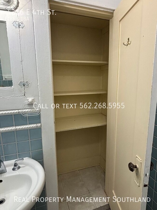 Building Photo - 2 Bedroom 1 Bath with Garage Space - Avail...