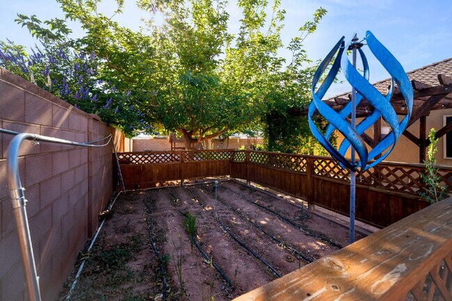 Building Photo - "Spacious 5-Bed Oasis with 3 Baths in Washington, UT – 3,171 Sq Ft of Comfort!"