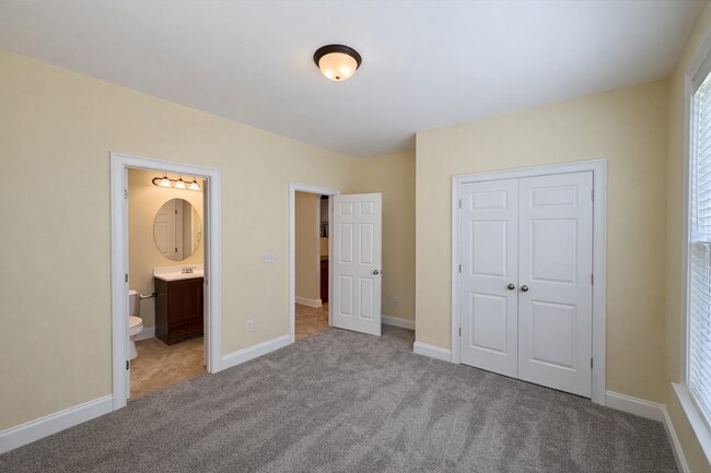 Building Photo - Clean 5 Bedroom Collins Hill Home with First Floor Suite and Oversized Master