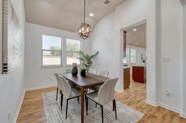 Building Photo - 2213 Lookout Range Dr