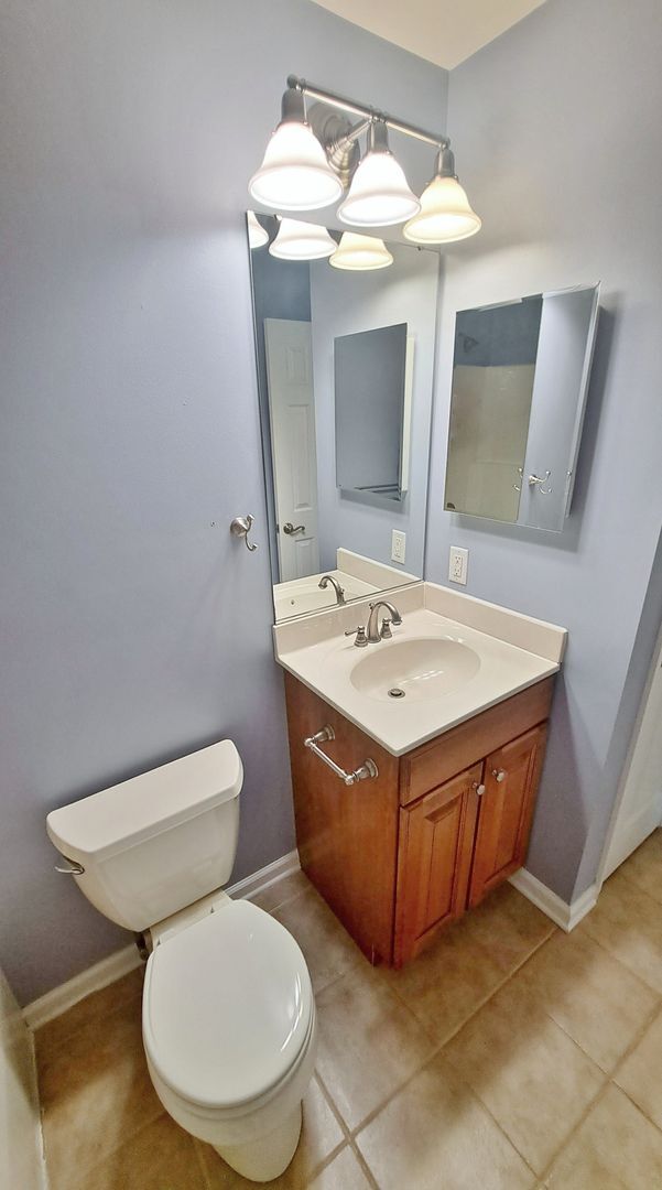 Building Photo - 3 Bed / 2-1/2 Bath Single Family Townhome with 1-Car Garage