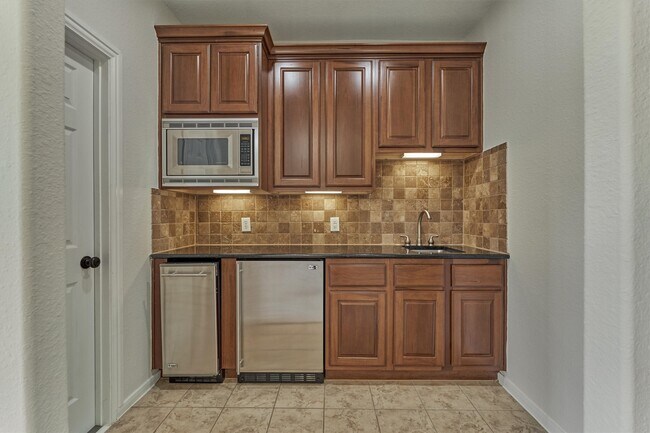 Building Photo - 23 Player Oaks Pl