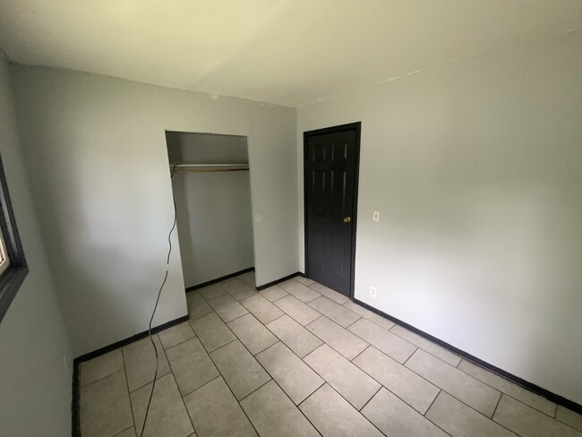 Building Photo - 905 Southmoor Dr