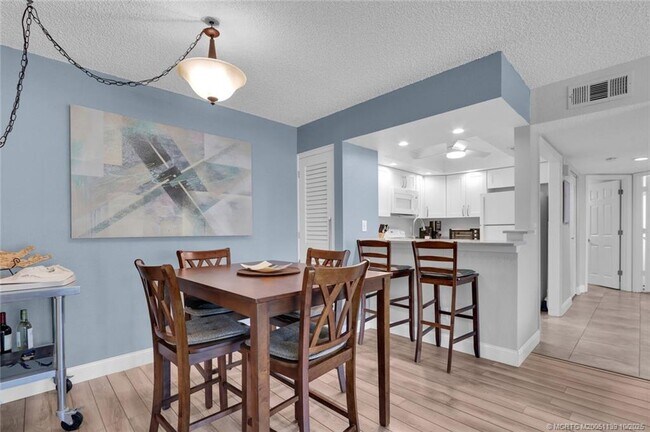 Building Photo - 1504 SE Royal Green Cir