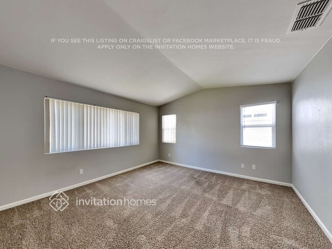 Building Photo - 2542 Huber Dr