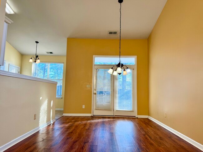 Building Photo - 104 Sunflower Pl