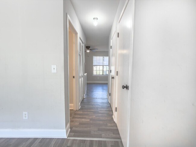 Building Photo - 2BR Townhome in West Ashley – Prime Location & Fresh Updates!