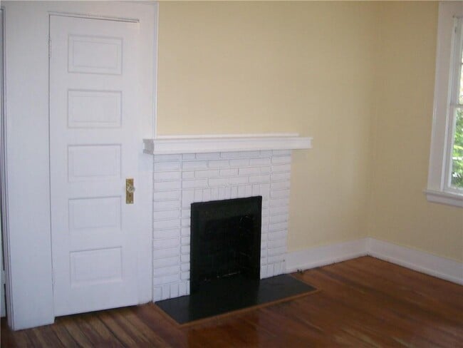 Building Photo - 214 3rd St