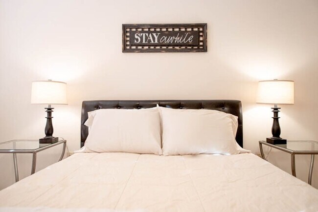 Building Photo - 2035 Renaissance Park Pl