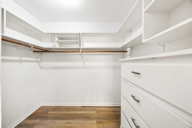 Building Photo - 6215 Queensloch Dr