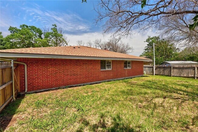 Building Photo - 11603 Gunsmoke Cir