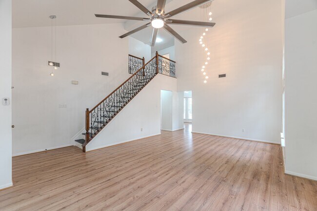 Building Photo - 34 E Trillium Cir