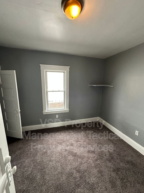 Building Photo - 3651 E 55th St